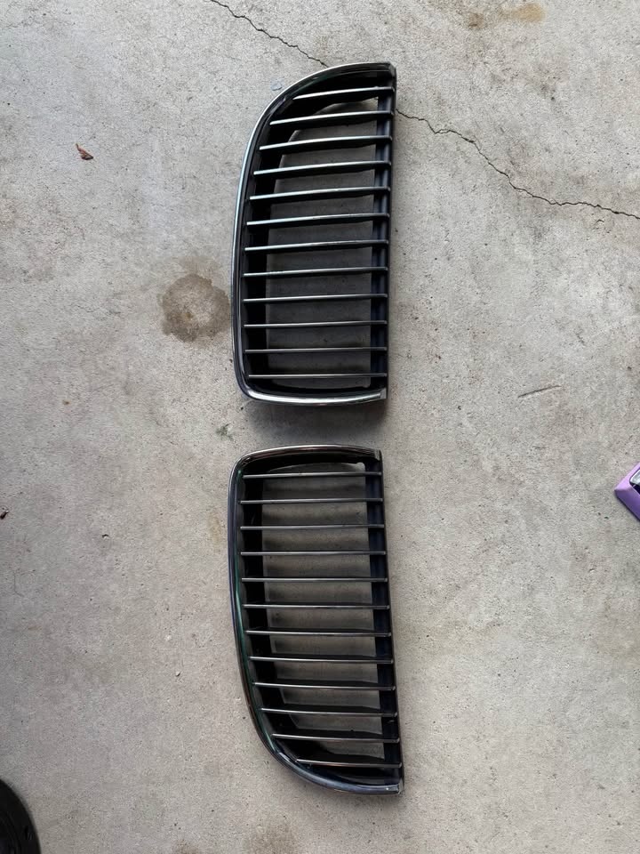 OEM BMW 3 series 2004-2007 front grill