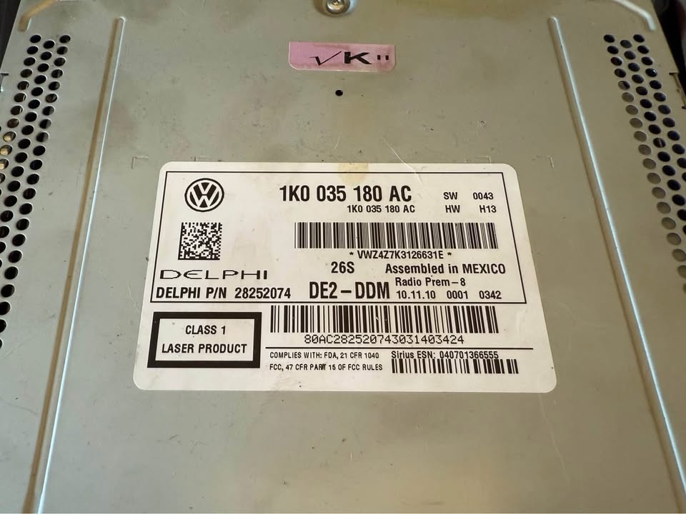 Volkswagen OEM Media head unit - photo 2
