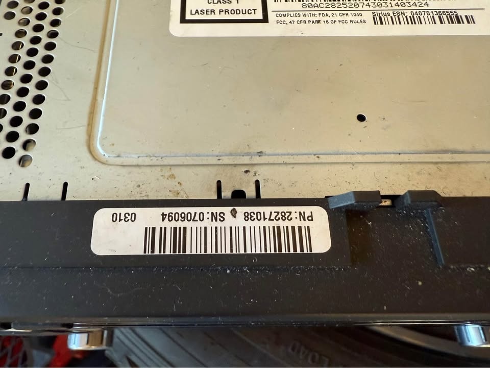 Volkswagen OEM Media head unit - photo 3