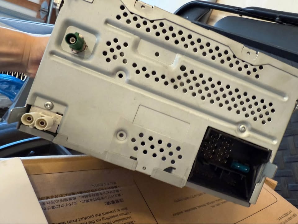 Volkswagen OEM Media head unit - photo 4