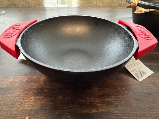 Lodge 9" Cast Iron Wok / Kadai + Silicone Handles - NEW - photo 3