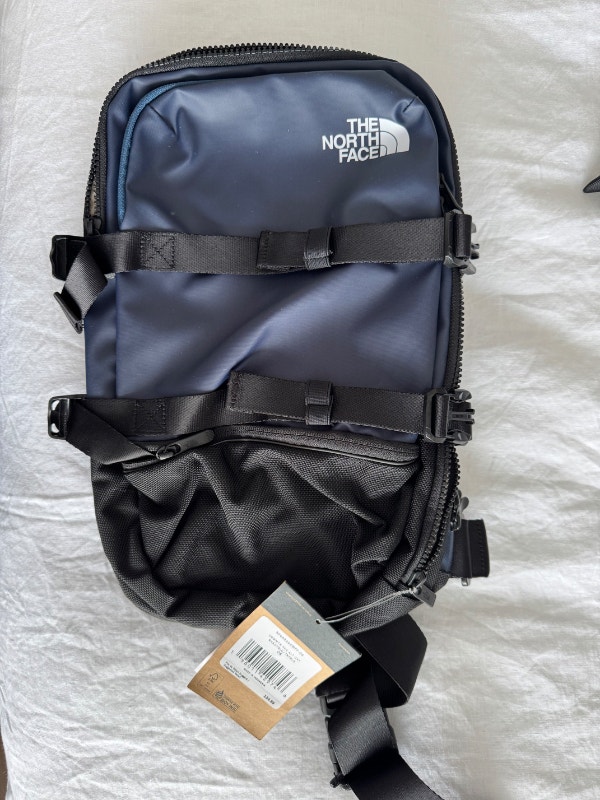 The Northface Alt Commuter pack sling - NEW
