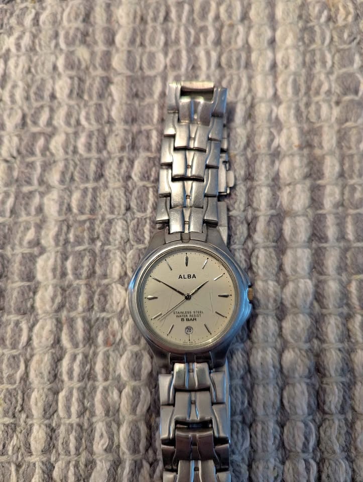 Vintage White dial Alba watch