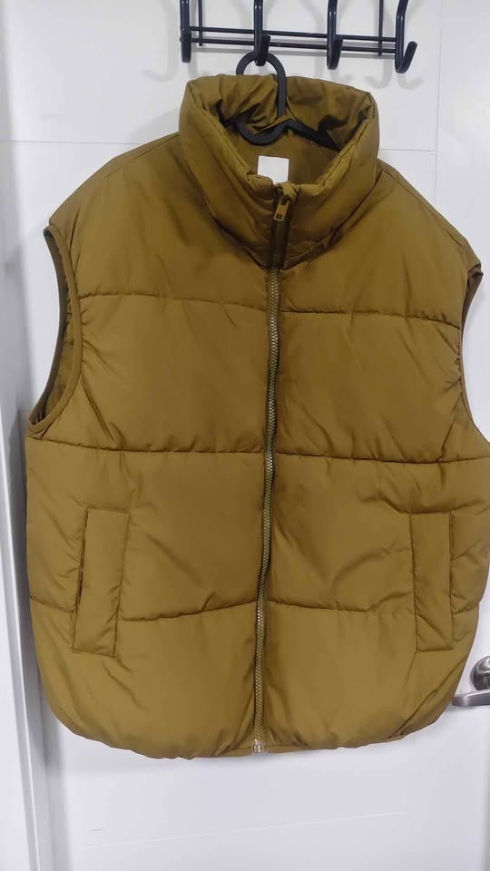 H&M Olive Green Puffer Vest (L/XL) - photo 4