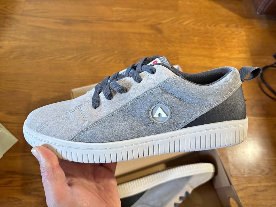 Air walk Shoes Size 10M Old School