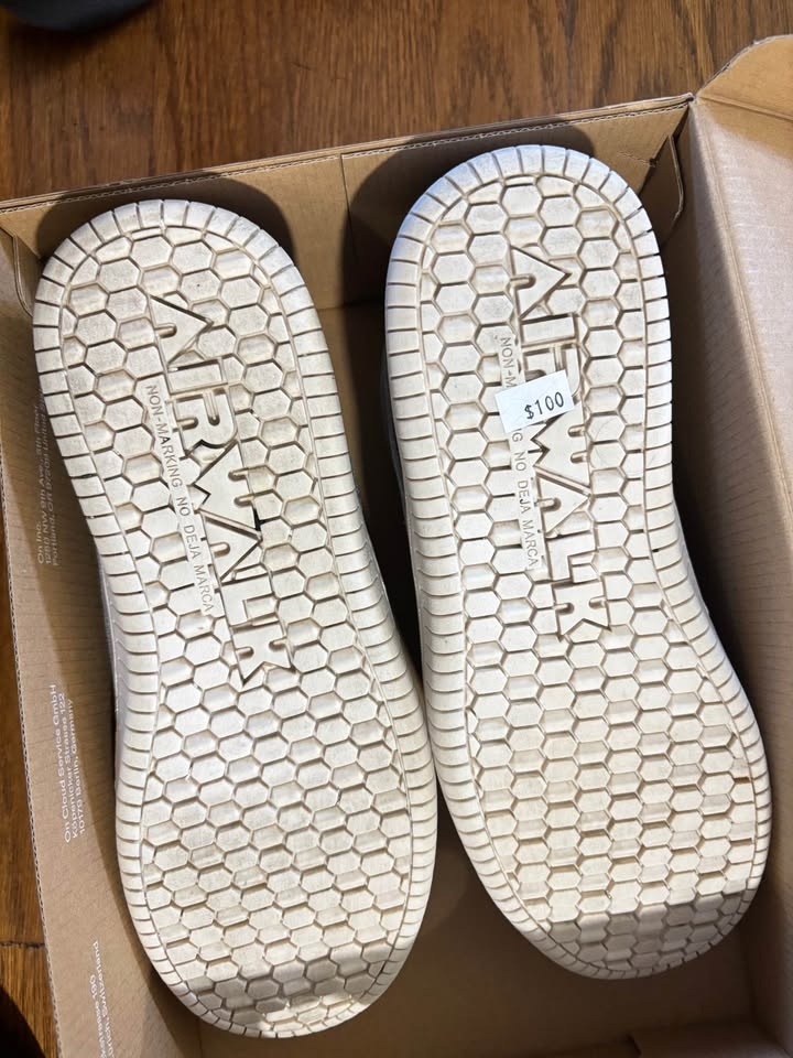 Air walk Shoes Size 10M Old School - photo 4