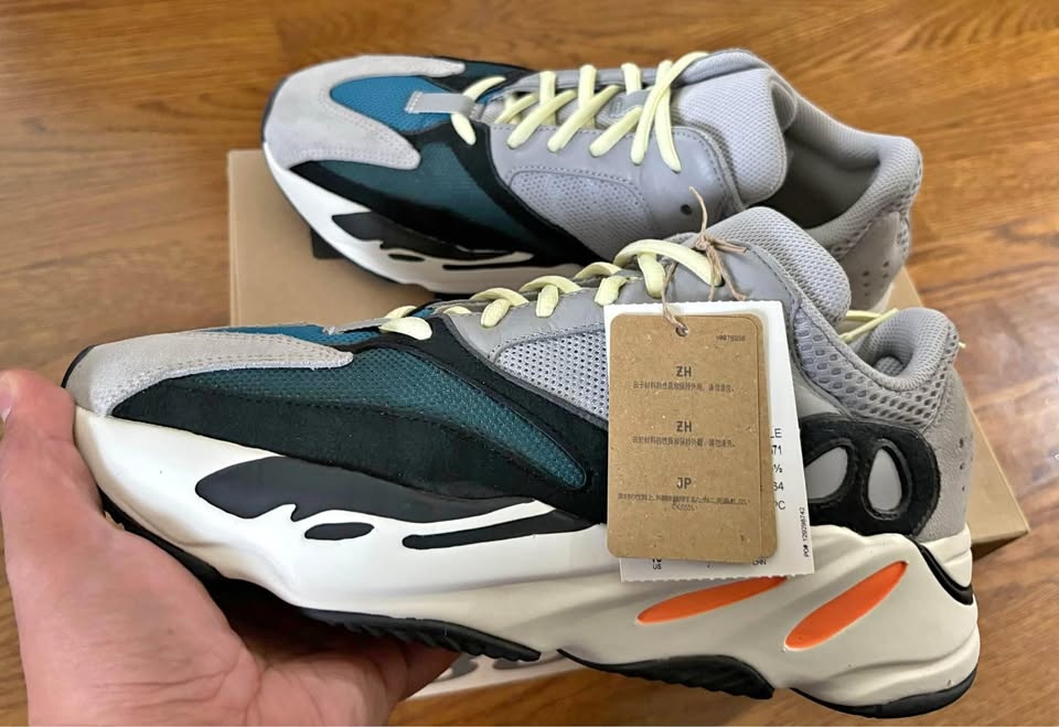 Yeezy Wave runner 700 Size 10M