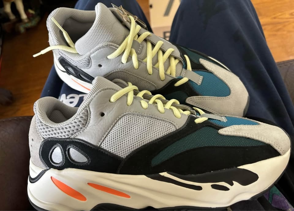 Yeezy Wave runner 700 Size 10M - photo 2