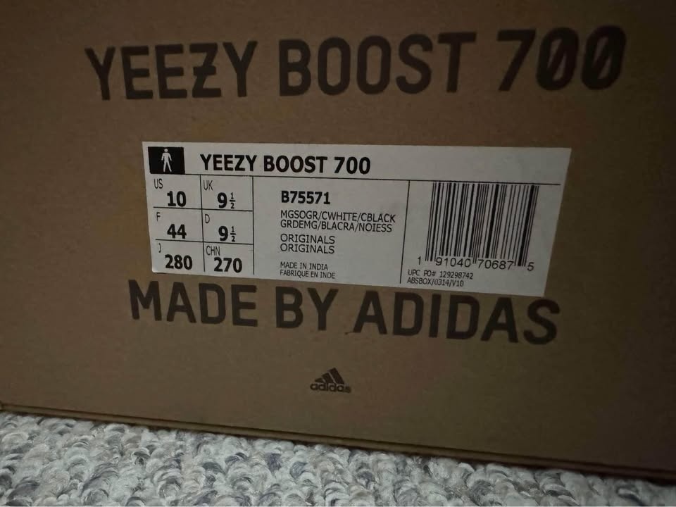 Yeezy Wave runner 700 Size 10M - photo 5