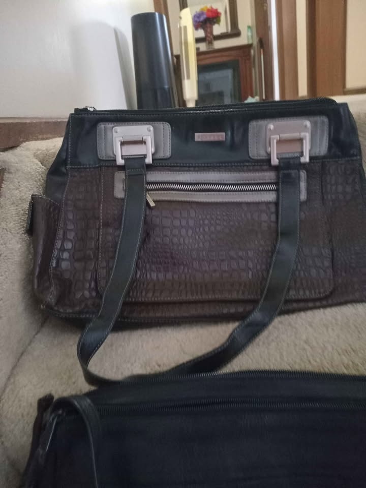 Assorted purses for sale - photo 3