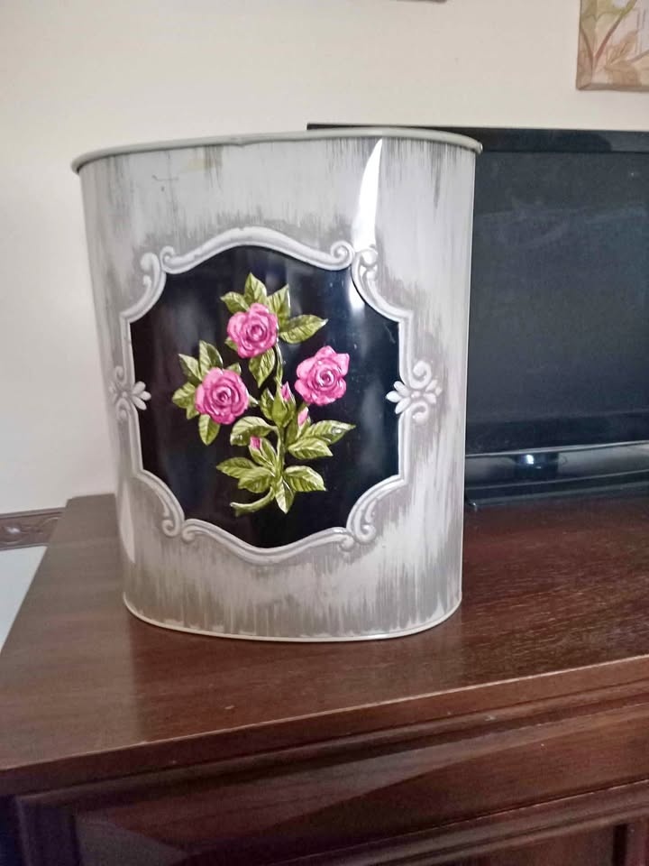 Vintage trash can