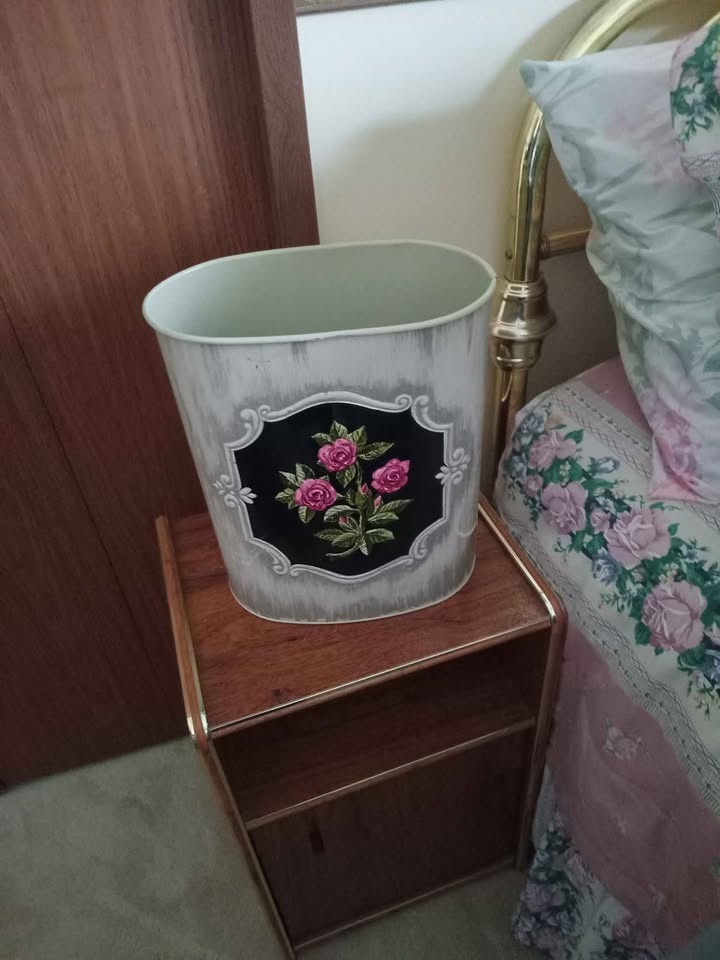 Vintage trash can - photo 2