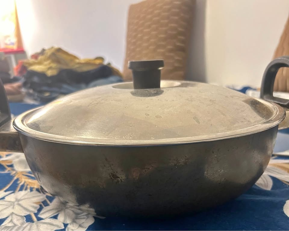 Revere Ware copper bottom skillet/frying pan with a lid