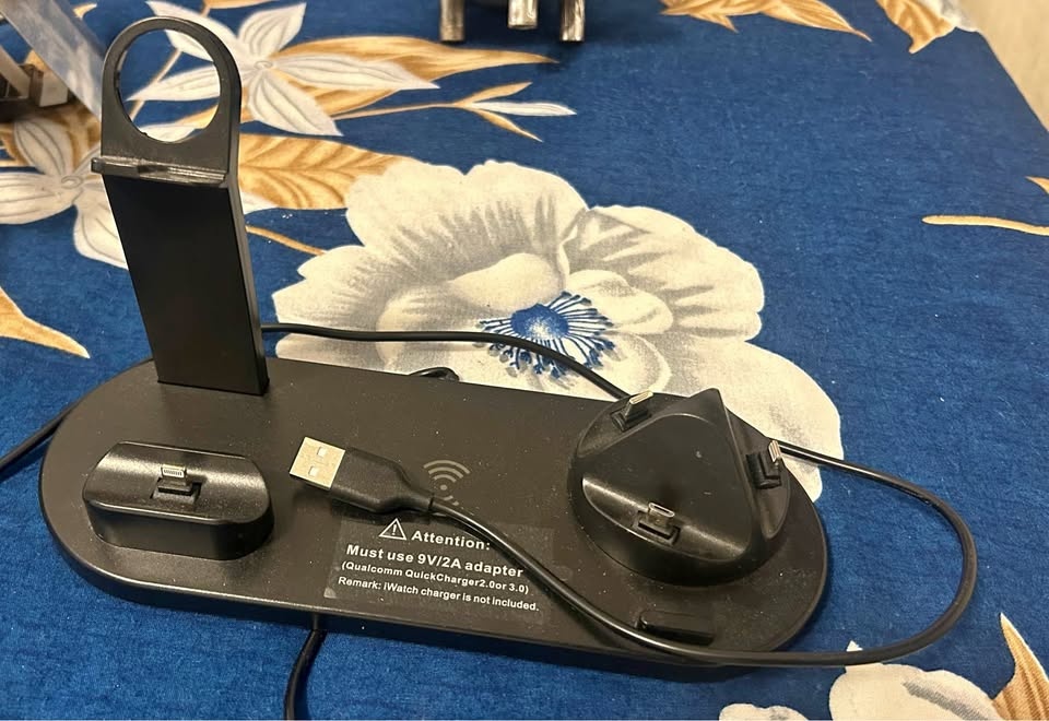 4-in-1 wireless charging station for multiple devices