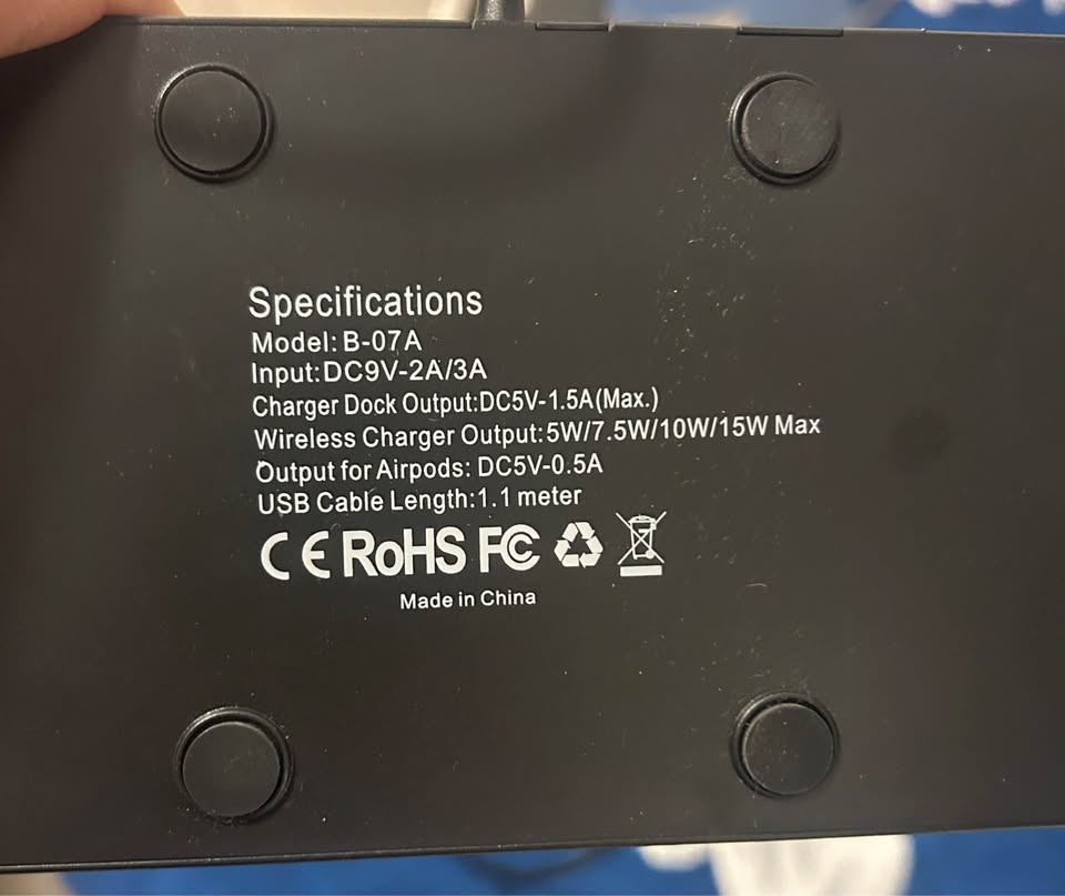 4-in-1 wireless charging station for multiple devices - photo 2