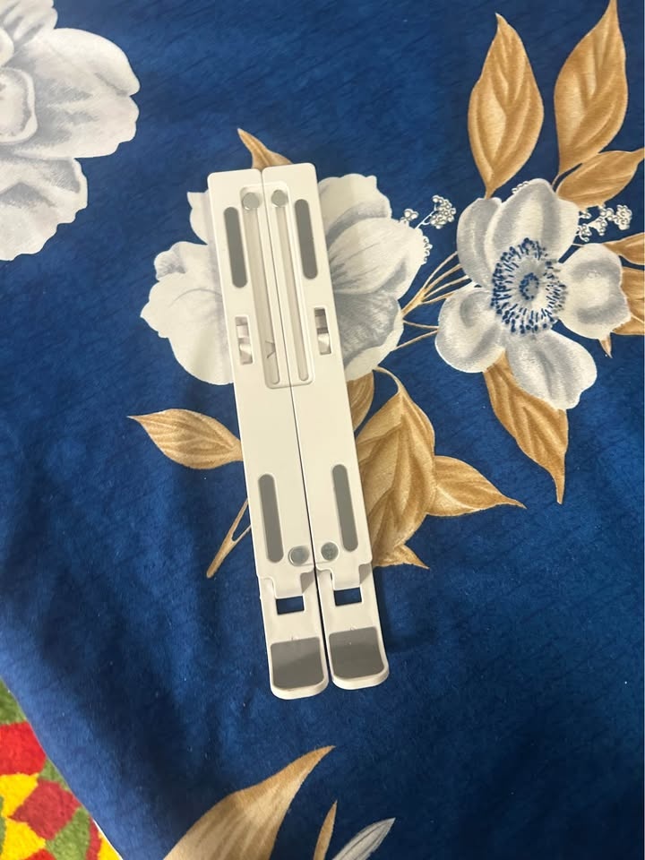foldable and portable plastic laptop stand - photo 2
