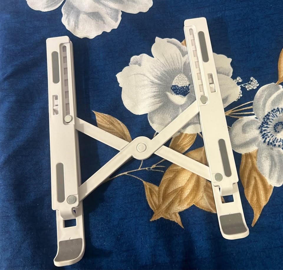foldable and portable plastic laptop stand - photo 3