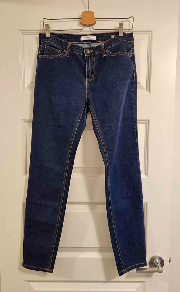 NEW Buffalo Mid-Rise Skinny Jeans – Size 28 (NWT)