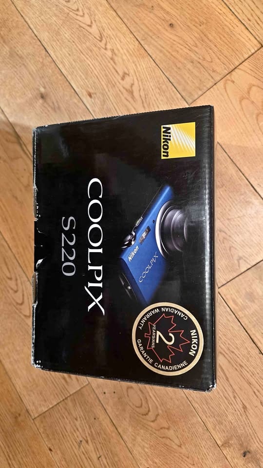 Like new! Nikon Coolpix s220 digital camera