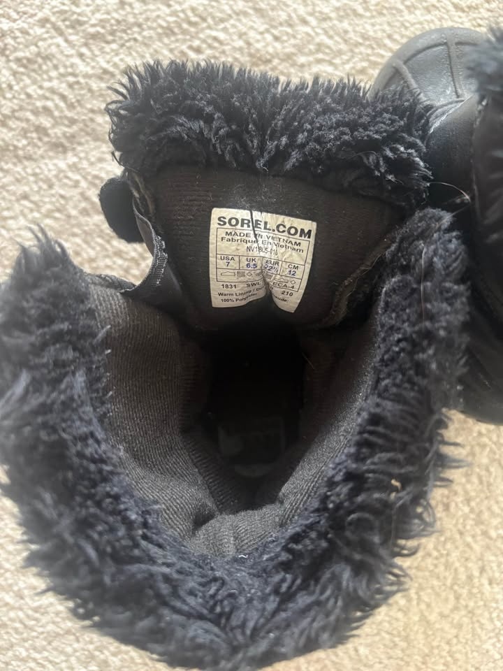 Snow boots toddler size 7 - photo 2