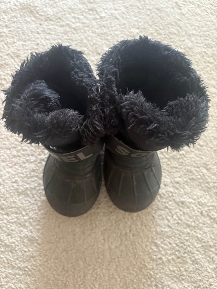 Snow boots toddler size 7 - photo 4