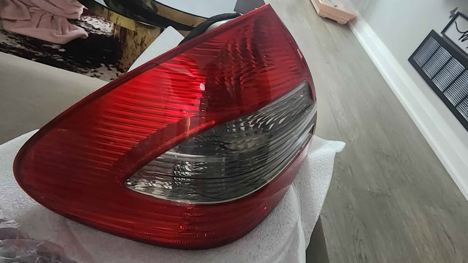 Mercedes E Class Taillight - photo 4