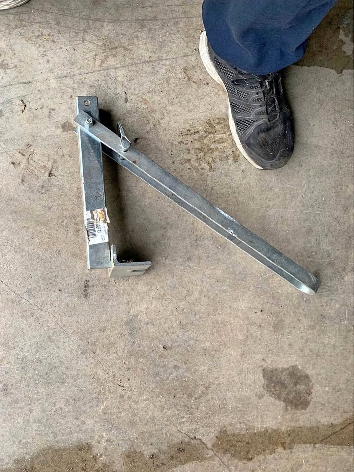 Spring compressor tool