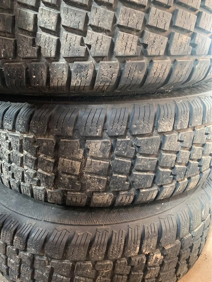 225/65/17 winter tires - photo 3