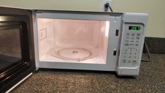 Microwave oven - photo 2