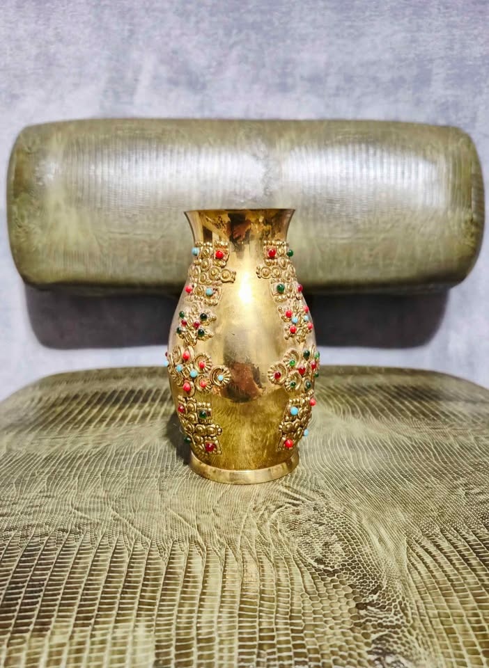 Nice Brass Gemmed Vase $80 - photo 3