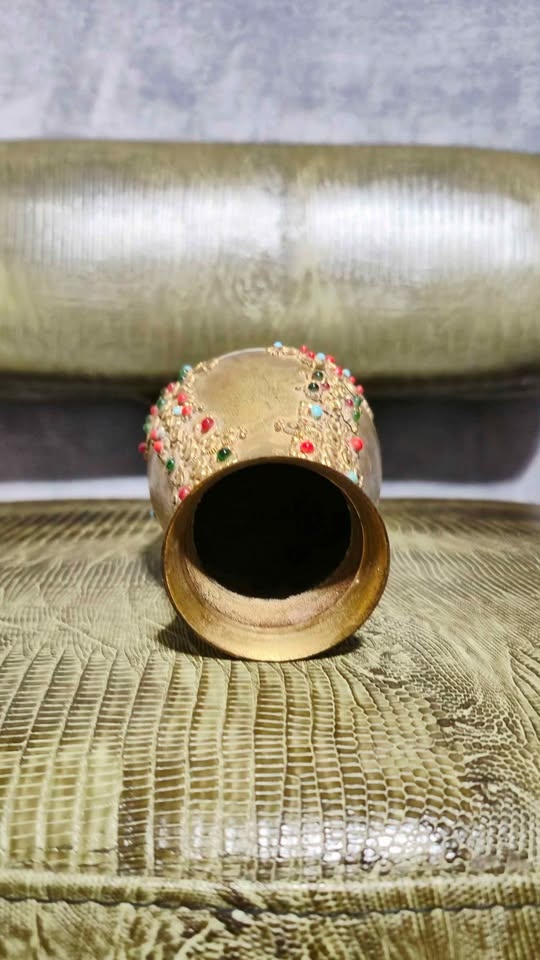 Nice Brass Gemmed Vase $80 - photo 4