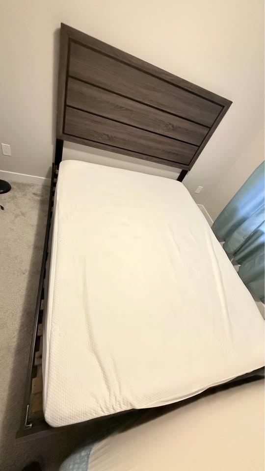 Bed frame and Mattress - Queen size - photo 2
