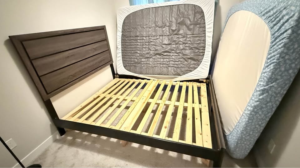 Bed frame and Mattress - Queen size - photo 4