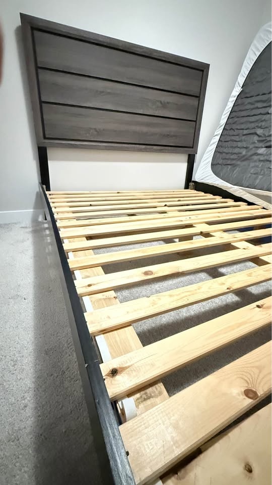 Bed frame and Mattress - Queen size - photo 5