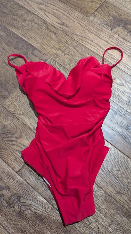 *NEW* CUPSHE (M) Red Ruffled One-Piece - photo 3