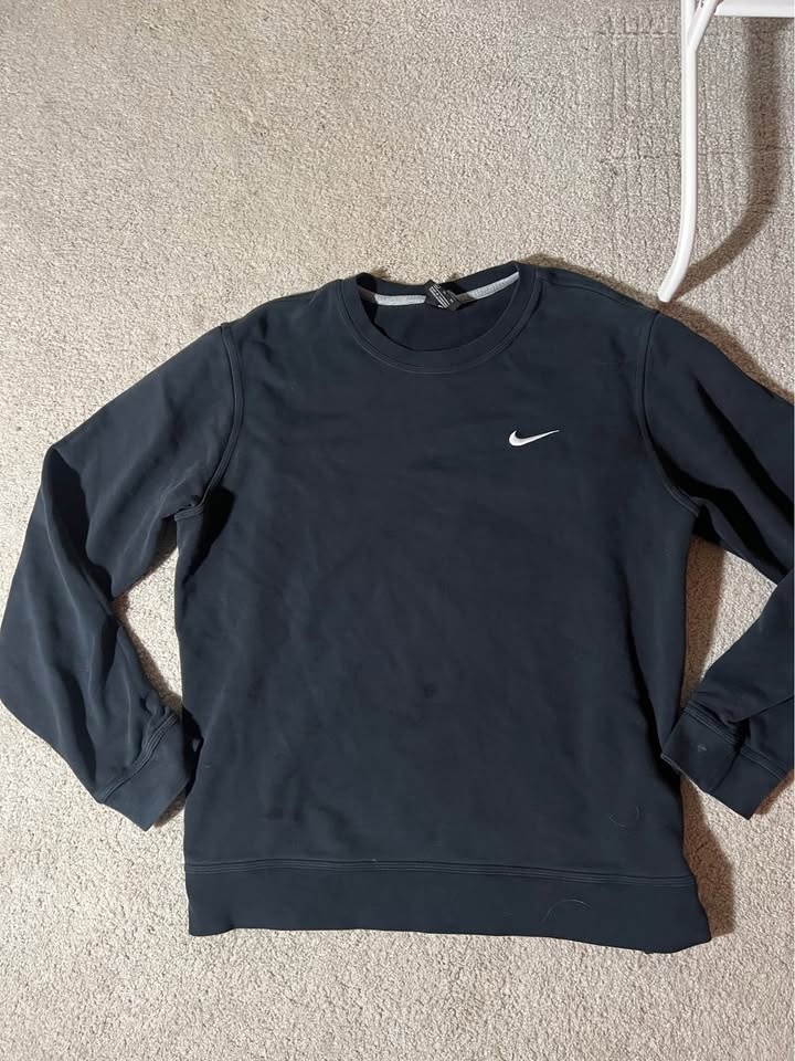 Black Nike Sweatshirt - photo 2