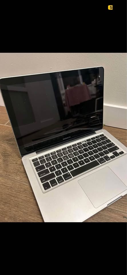 Old phones (both damaged and working) and MacBook Pro / laptops- - photo 4