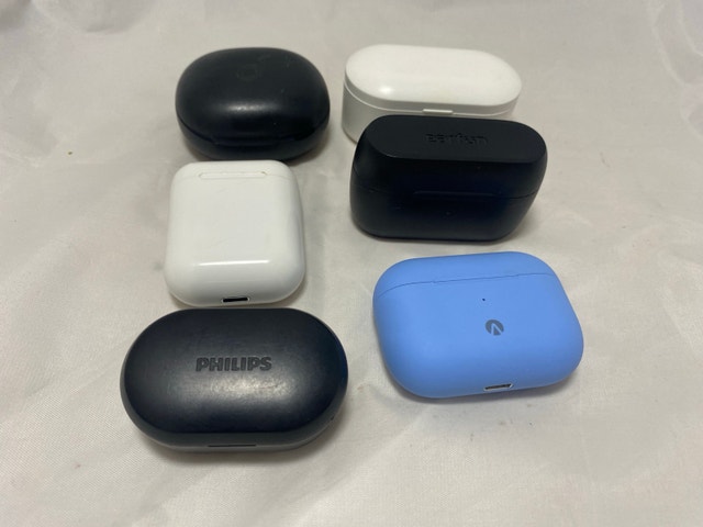 lot of 6 misc. Bluetooth earbuds wireless he - photo 2