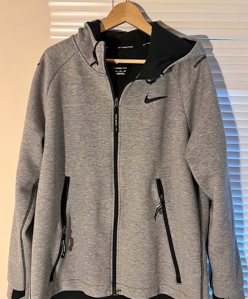 nike zip up hoodie