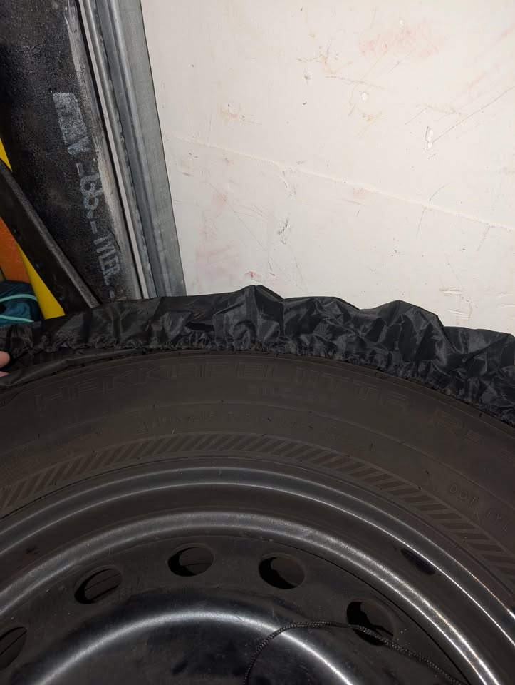 Nokian Hakkapeliitta R5 SUV Winter Tires & Rims - 215/70R16 - photo 2