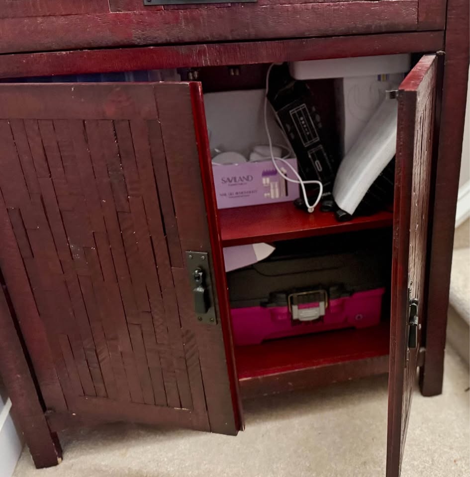 Asian themed Red 2?soor, with one drawer. 36” x 26” - photo 3