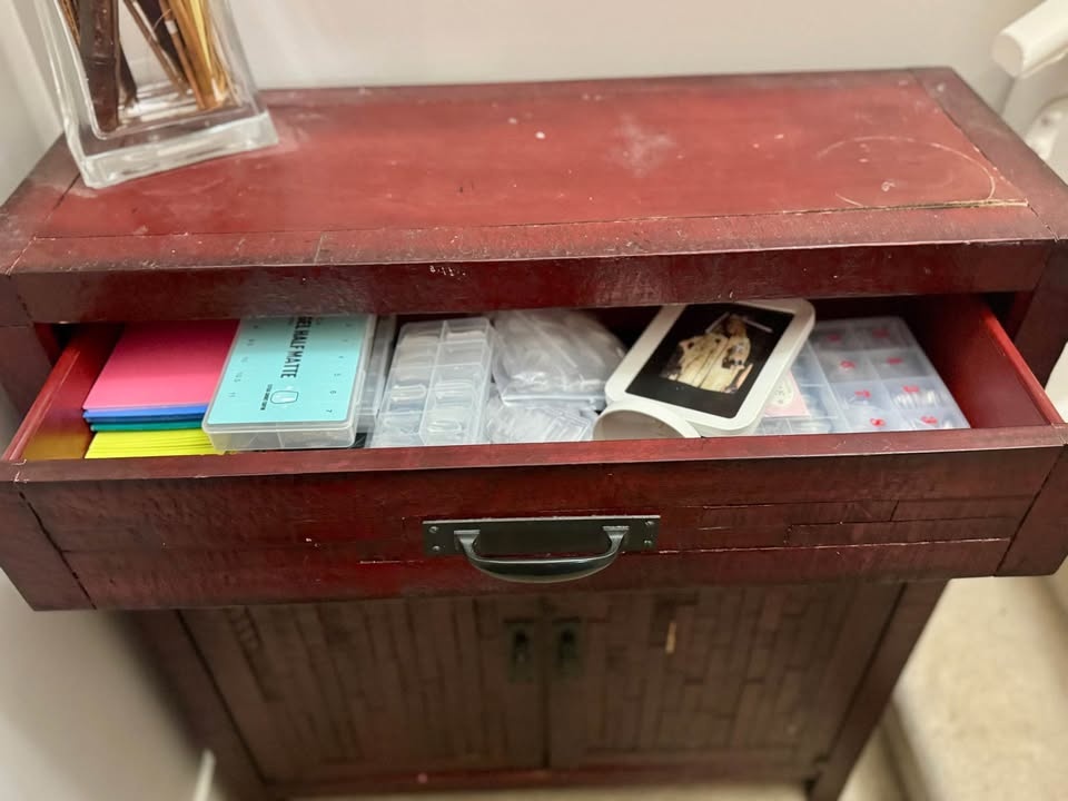 Asian themed Red 2?soor, with one drawer. 36” x 26” - photo 4