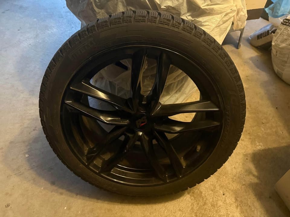 245/40 R18 winter tires and rims - photo 3