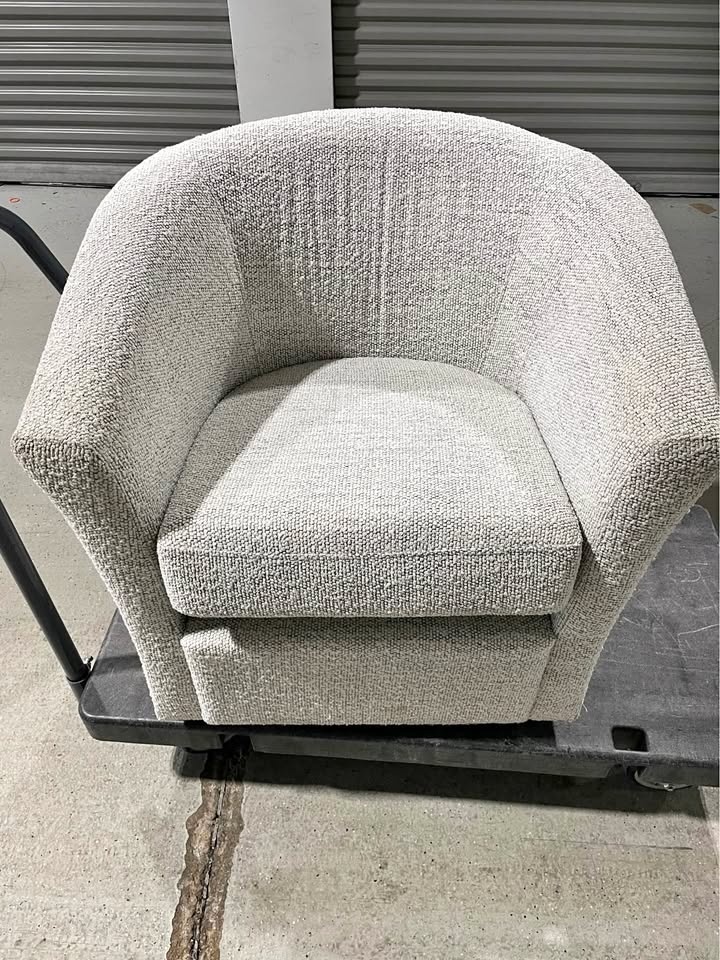 Quality Swivel Cream Arm/Side Chair 30”w x 29”h x 29”d