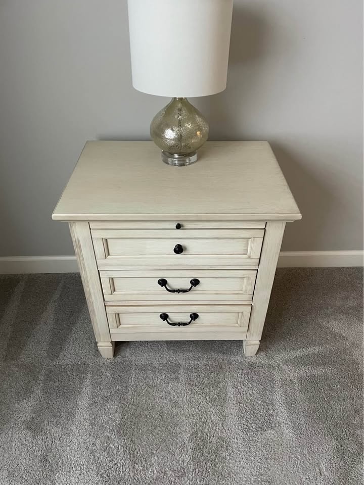 3-Piece Quality Willow Dresser and 2 Nightstands - photo 2