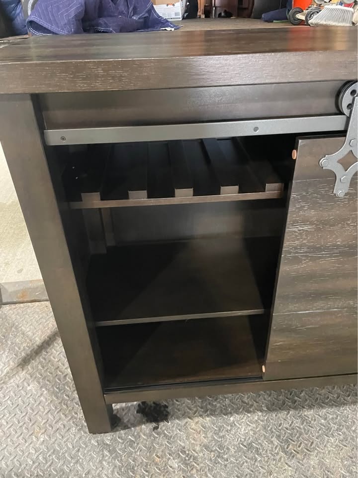 Thornwood Quality Dresser/Sideboard with Sliding Door - photo 3