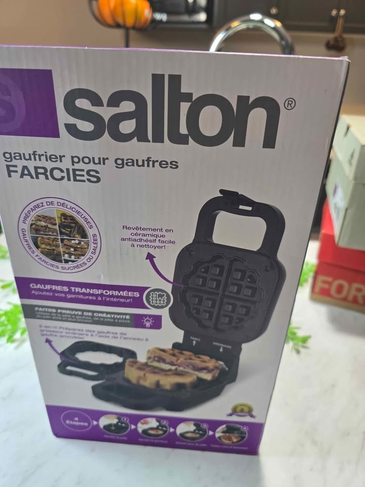 Salton Stuffed Waffle Maker - photo 2