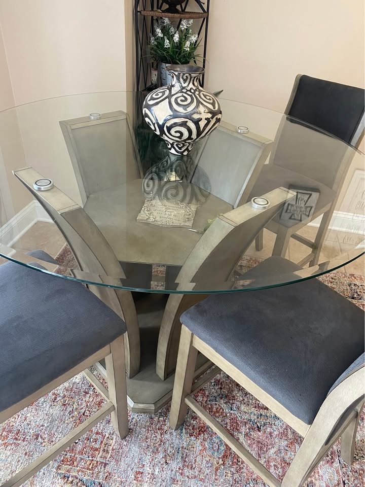 Quality Glass & Wood Dining Room/Kitchen Table, 3 Chairs - photo 2