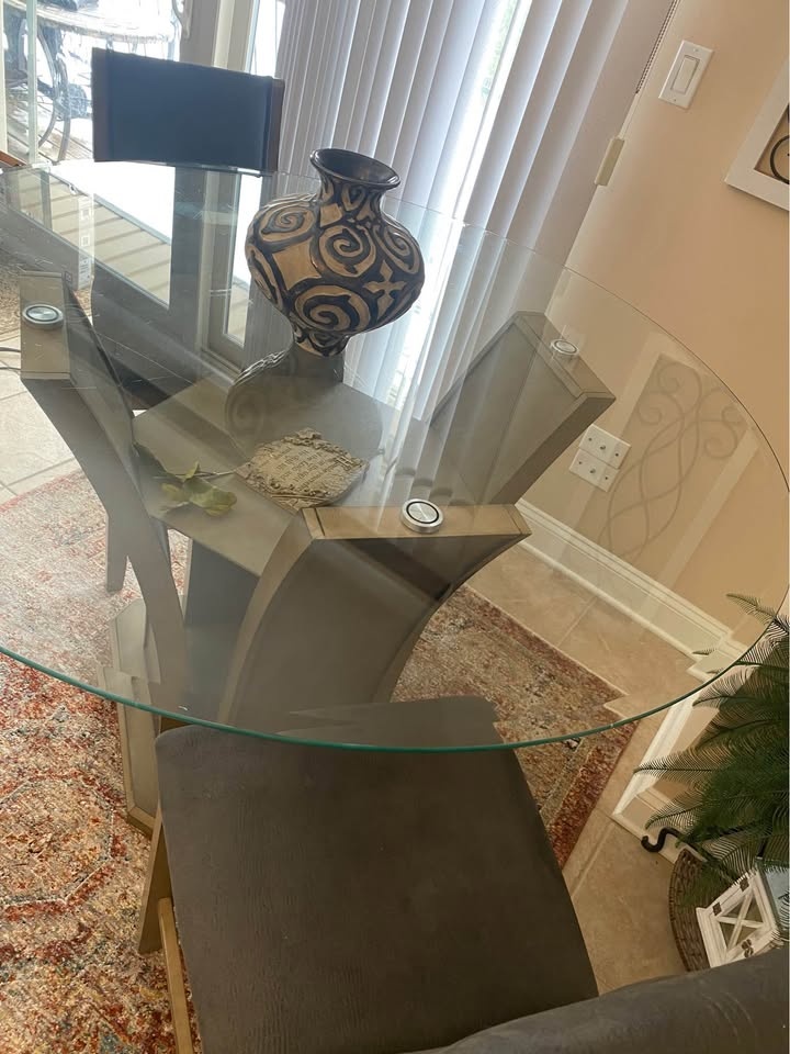 Quality Glass & Wood Dining Room/Kitchen Table, 3 Chairs - photo 5