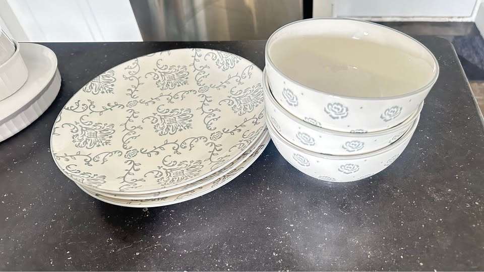 Ceramic Dinnerware Set- oven- microwave and dishwasher safe - photo 2